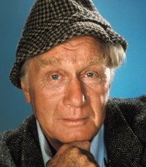 George Gaynes (Arthur Bicudo)