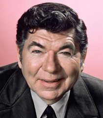 Xerife Elroy P. Lobo (Claude Akins)