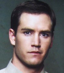 Detetive John Clark Jr. (Mark-Paul Gosselaar)