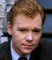 Det. John Kelly (David Caruso)