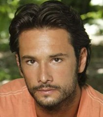 Paulo (Rodrigo Santoro)