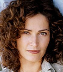 Detetive Diane Russell (Kim Delaney)