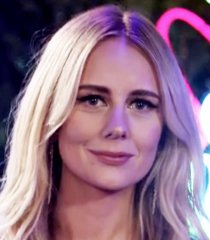 Phoebe Blake (Justine Lupe)