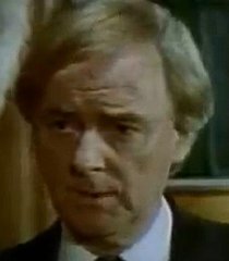 Bennett (Tom Kneebone)