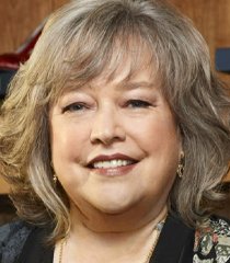 Harriet Korn "Harry" (Kathy Bates)