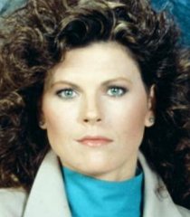 Ten. Joanne Beaumont (Robyn Douglass)