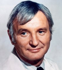 Dr. Joe Early (Bobby Troup)