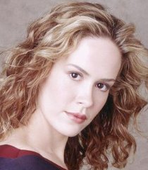 Elisa Cronkite (Sarah Paulson)