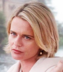 Kelly Weld (Serena Scott Thomas)