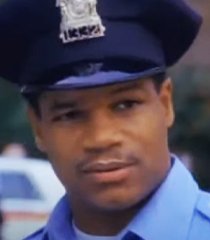 Lou Adams (Dan Martin)