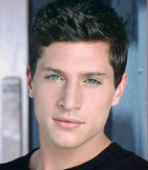 Mikey Russo (Simon Rex)