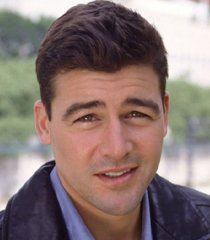 Gary Hobson (Kyle Chandler)