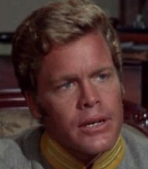 Tenente Sam (Doug McClure)