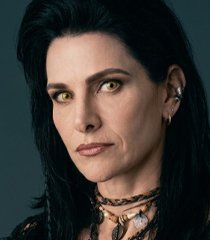 Dureena Nafeel (Carrie Dobro)